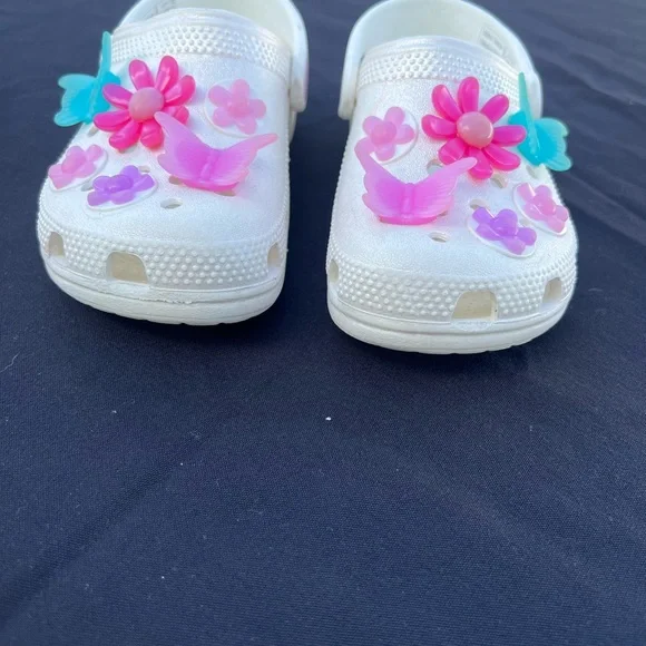 Crocs Kids White Flower Clogs with Colorful Charms girls 11 - Picture 3 of 6